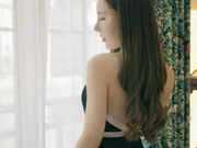 極品美腿女神 撩起長裙露翹臀